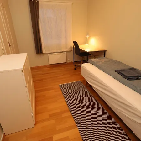 Close To Center, 1,2 Km, 5 Bedrooms, View Leilighet