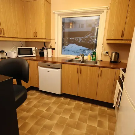 Close To Center, 1,2 Km, 5 Bedrooms, View Leilighet *