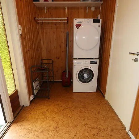 Close To Center, 1,2 Km, 5 Bedrooms, View Leilighet Tromsø