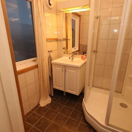 Close To Center, 1,2 Km, 5 Bedrooms, View Leilighet *