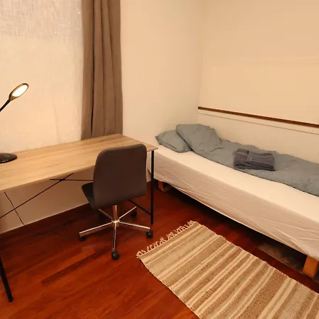 Close To Center, 1,2 Km, 5 Bedrooms, View Leilighet *