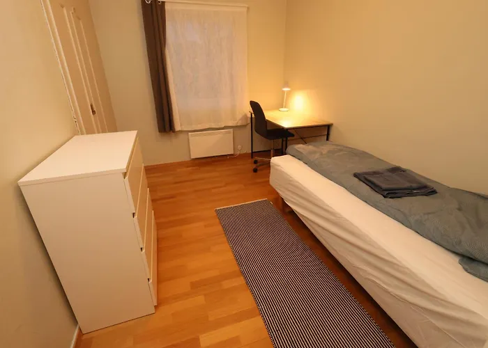 Close To Center, 1,2 Km, 5 Bedrooms, View Apartmán