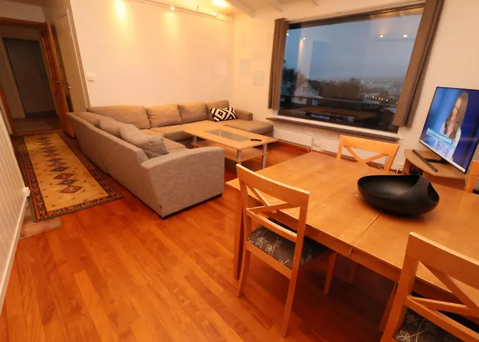 Close To Center, 1,2 Km, 5 Bedrooms, View Apartmán