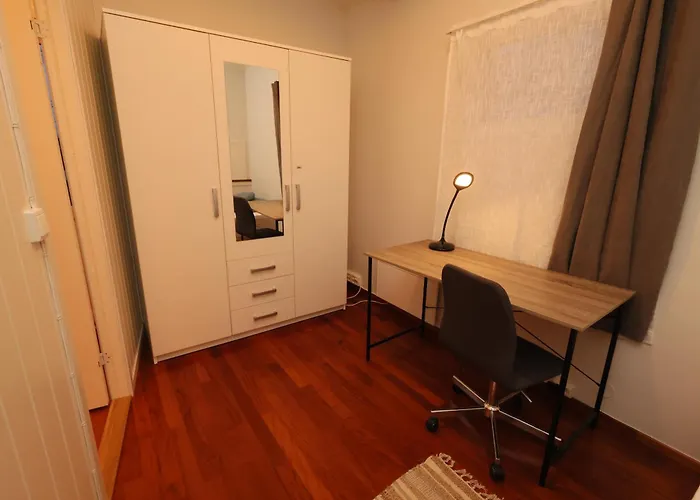 Close To Center, 1,2 Km, 5 Bedrooms, View Apartmán